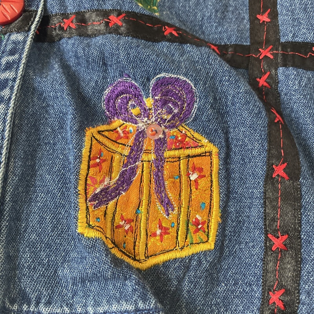 Dressbarn Womens M Christmas Theme Button up Shirt Trim Denim Top NWT! cotton - Picture 7 of 14